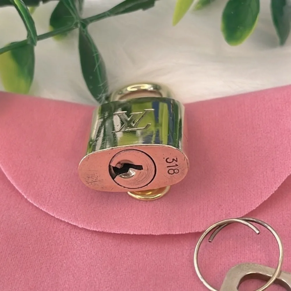 Louis Vuitton Padlock and‎ Key # 318